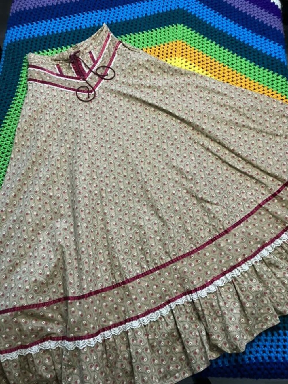 70's Vintage Gunne Sax Gunnies Brown Red White Green Calico Daisy Maxi Skirt